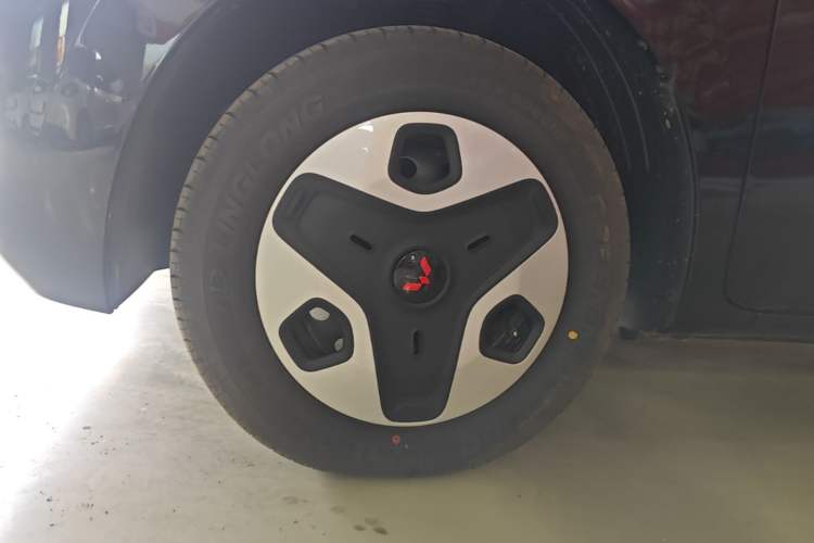 Used Wuling Zhiguang New Energy 2025 Comfort Model Left Front Wheel Hub