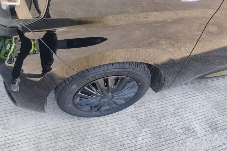 Used Wuling Zhiguang New Energy 2025 Comfort Model Left Front Wheel Hub