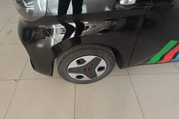 Used Wuling Zhiguang New Energy 2025 Comfort Model Left Front Wheel Hub