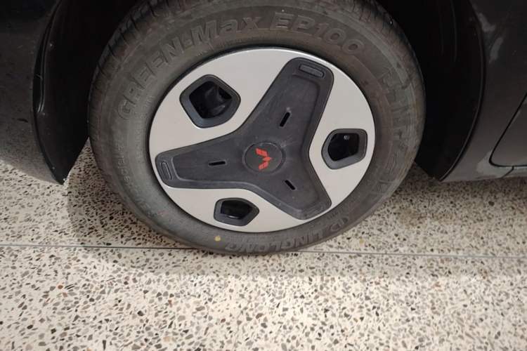 Used Wuling Zhiguang New Energy 2025 Comfort Model Left Front Wheel Hub