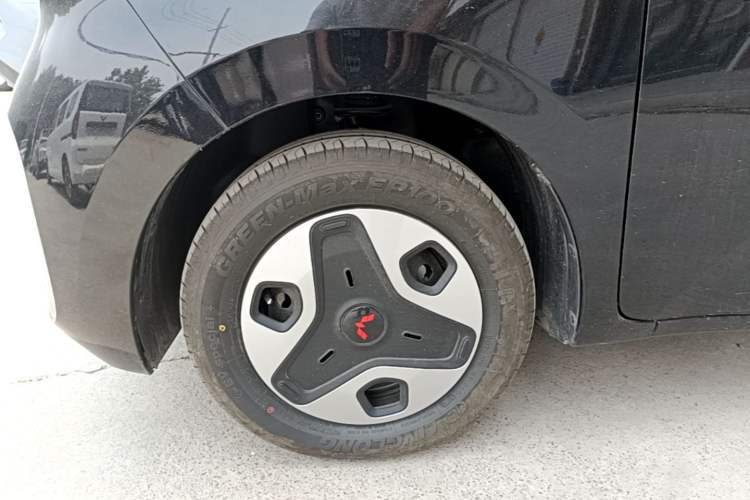 Used Wuling Zhiguang New Energy 2025 Comfort Model Left Front Wheel Hub