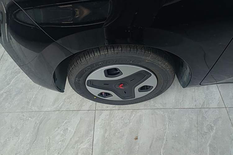 Used Wuling Zhiguang New Energy 2025 Comfort Model Left Front Wheel Hub