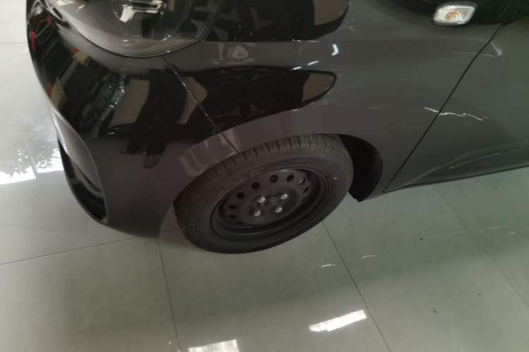 Used Wuling Zhiguang New Energy 2025 Standard Model Left Front Wheel Hub