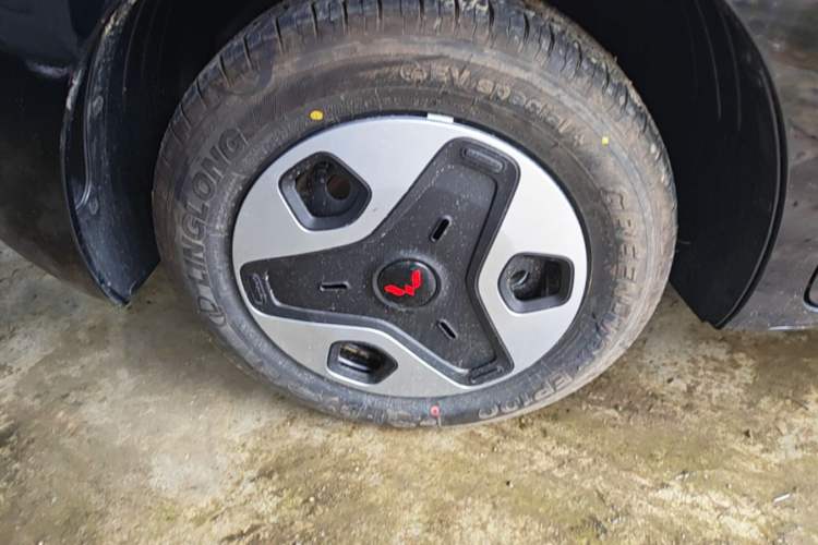 Used Wuling Zhiguang New Energy 2025 Model 305km Ambitious Edition Left Front Wheel Hub