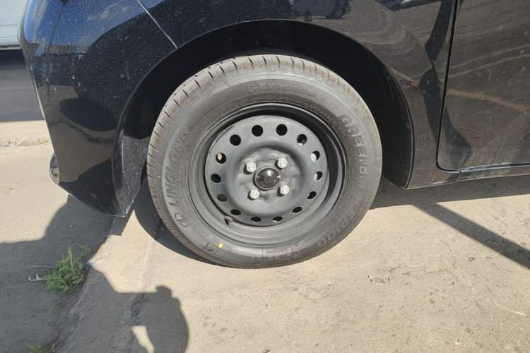 Used Wuling Zhiguang New Energy 2025 Standard Model Left Front Wheel Hub