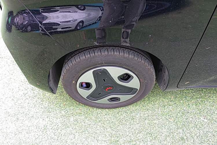 Used Wuling Zhiguang New Energy 2025 Comfort Model Left Front Wheel Hub