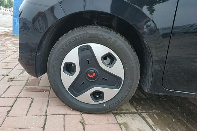 Used Wuling Zhiguang New Energy 2025 Comfort Model Left Front Wheel Hub