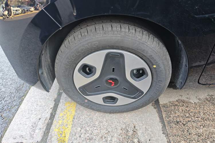 Used Wuling Zhiguang New Energy 2025 Comfort Model Left Front Wheel Hub