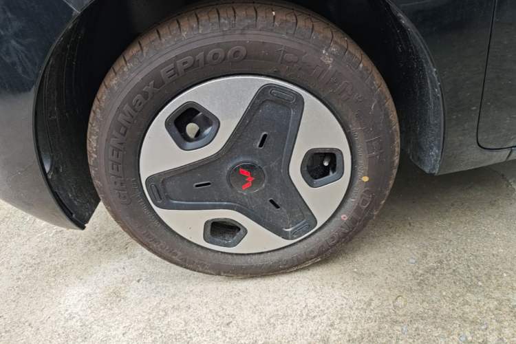Used Wuling Zhiguang New Energy 2025 Comfort Model Left Front Wheel Hub
