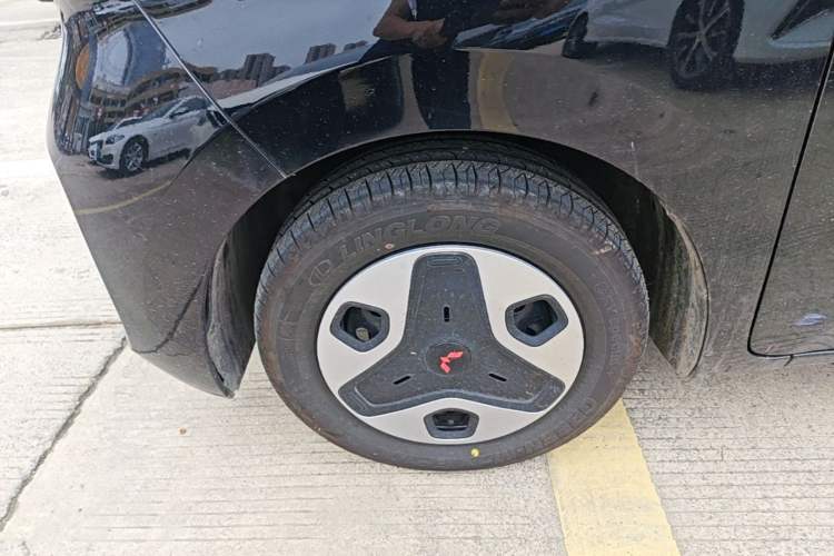 Used Wuling Zhiguang New Energy 2025 Model 305km Ambitious Edition Left Front Wheel Hub