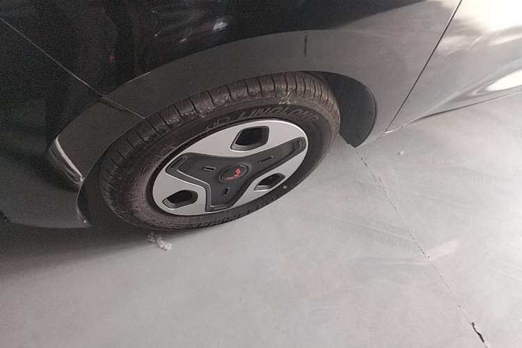 Used Wuling Zhiguang New Energy 2025 Comfort Model Left Front Wheel Hub