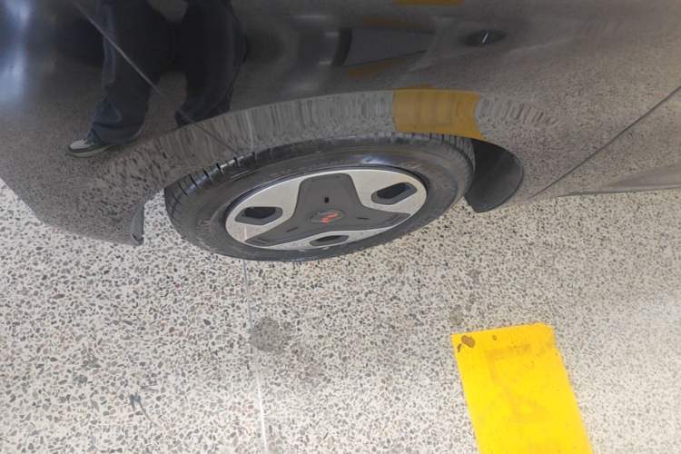 Used Wuling Zhiguang New Energy 2025 Comfort Model Left Front Wheel Hub