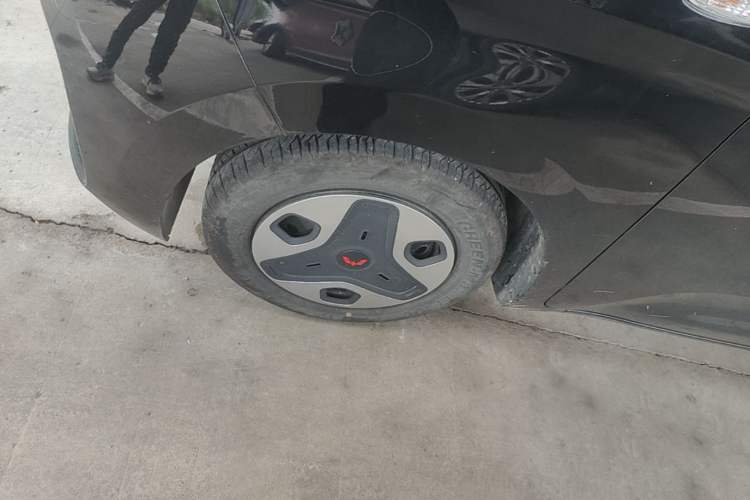 Used Wuling Zhiguang New Energy 2025 Comfort Model Left Front Wheel Hub