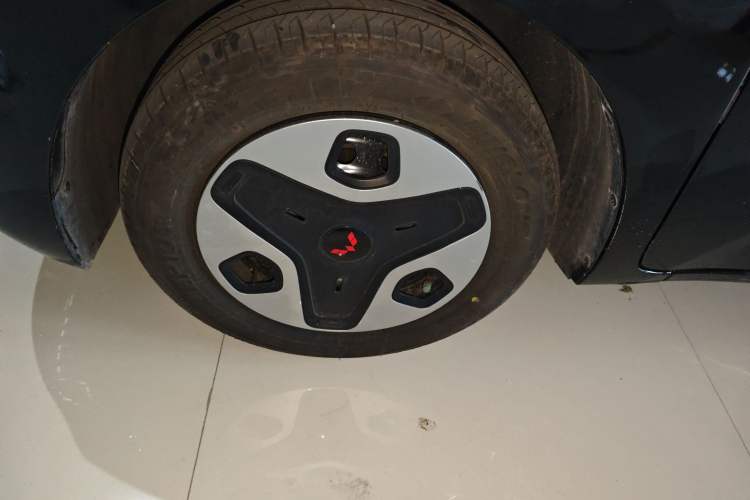 Used Wuling Zhiguang New Energy 2025 Comfort Model Left Front Wheel Hub