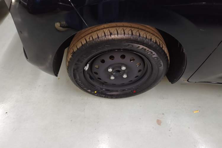 Used Wuling Zhiguang New Energy 2025 Standard Model Left Front Wheel Hub