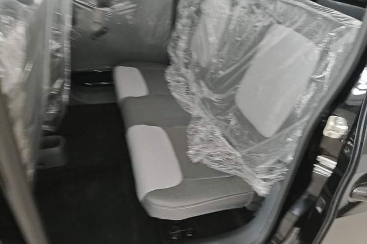 Used Wuling Zhiguang New Energy 2025 Model 305km Ambitious Edition Left Rear Seat