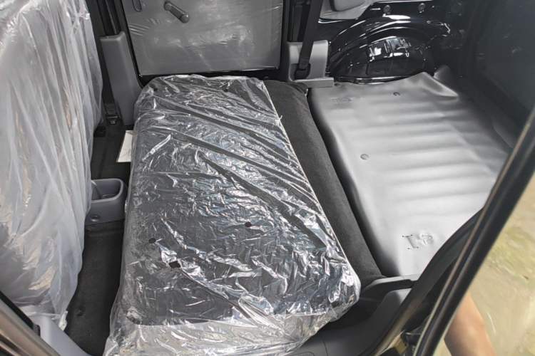 Used Wuling Zhiguang New Energy 2025 Model 305km Ambitious Edition Left Rear Seat