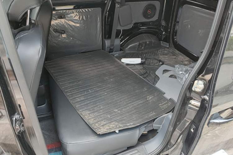 Used Wuling Zhiguang New Energy 2025 Model 305km Ambitious Edition Left Rear Seat