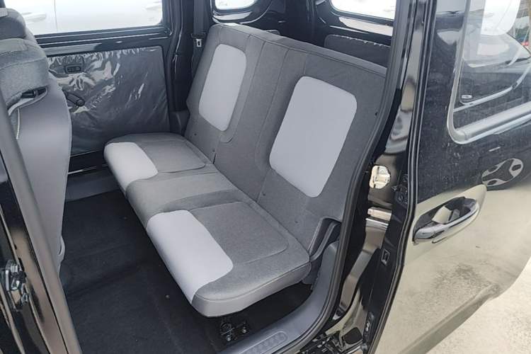 Used Wuling Zhiguang New Energy 2025 Model 305km Ambitious Edition Left Rear Seat
