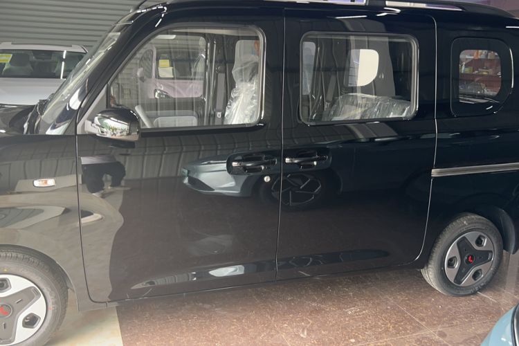 Used Wuling Zhiguang New Energy 2025 Model 305km Ambitious Edition Left Side
