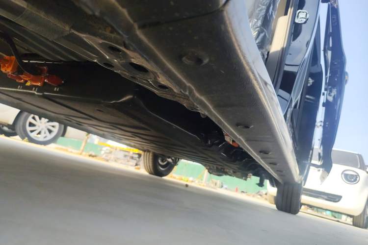 Used Wuling Zhiguang New Energy 2025 Model 305km Ambitious Edition Left Side Sill