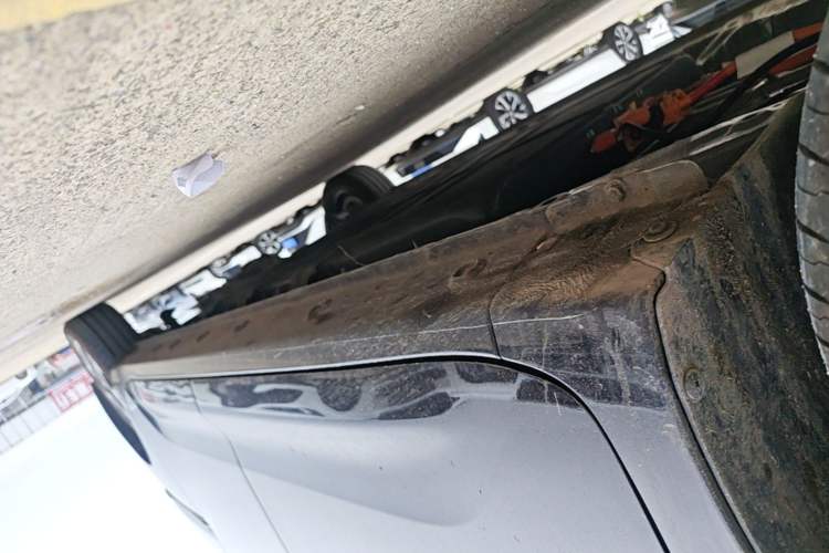 Used Wuling Zhiguang New Energy 2025 Model 305km Ambitious Edition Left Side Sill