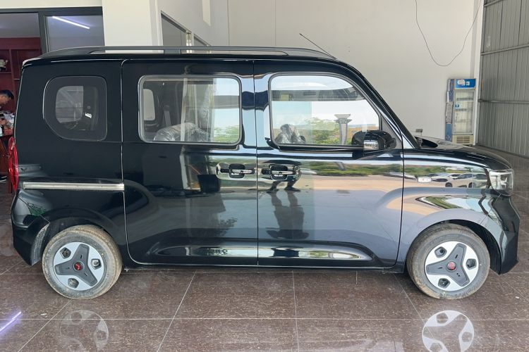 Used Wuling Zhiguang New Energy 2025 Model 305km Ambitious Edition Left Side