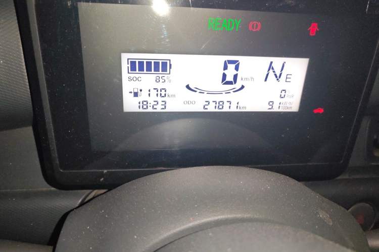Used Wuling Zhiguang New Energy 2025 Comfort Model Odometer Close Up