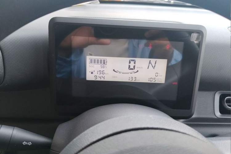 Used Wuling Zhiguang New Energy 2025 Comfort Model Odometer Close Up