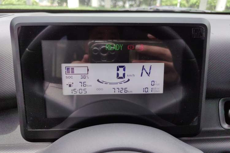 Used Wuling Zhiguang New Energy 2025 Comfort Model Odometer Close Up