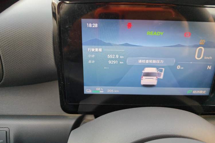 Used Wuling Zhiguang New Energy 2025 Model 305km Ambitious Edition Odometer Close Up