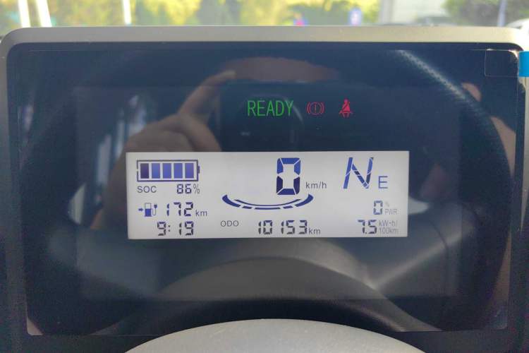 Used Wuling Zhiguang New Energy 2025 Comfort Model Odometer Close Up