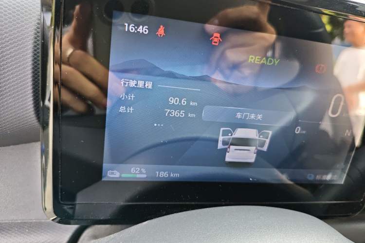 Used Wuling Zhiguang New Energy 2025 Model 305km Ambitious Edition Odometer Close Up