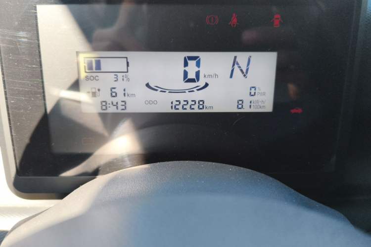 Used Wuling Zhiguang New Energy 2025 Standard Model Odometer Close Up