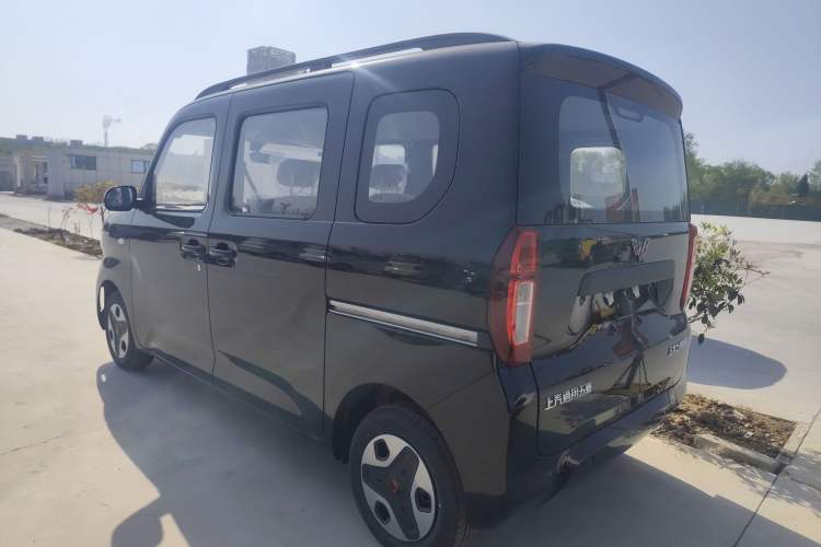 Used Wuling Zhiguang New Energy 2025 Model 305km Ambitious Edition Rear Left 45 Deg