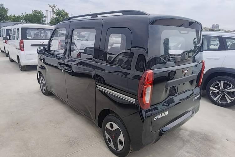 Used Wuling Zhiguang New Energy 2025 Model 305km Ambitious Edition Rear Left 45 Deg