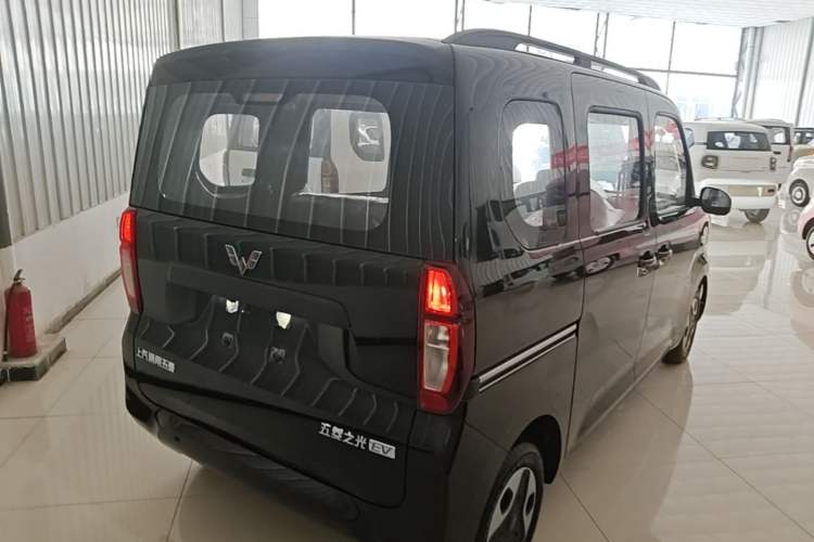 Used Wuling Zhiguang New Energy 2025 Model 305km Ambitious Edition Rear Right 45 Deg