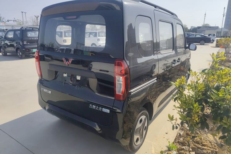 Used Wuling Zhiguang New Energy 2025 Model 305km Ambitious Edition Rear Right 45 Deg