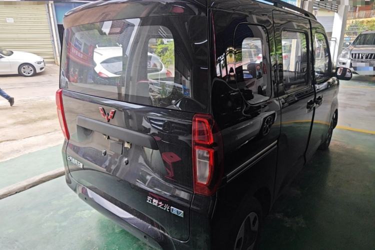 Used Wuling Zhiguang New Energy 2025 Model 305km Ambitious Edition Rear Right 45 Deg