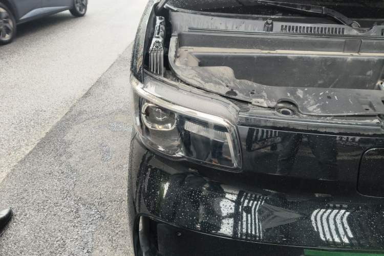 Used Wuling Zhiguang New Energy 2025 Model 305km Ambitious Edition Right Front Headlight