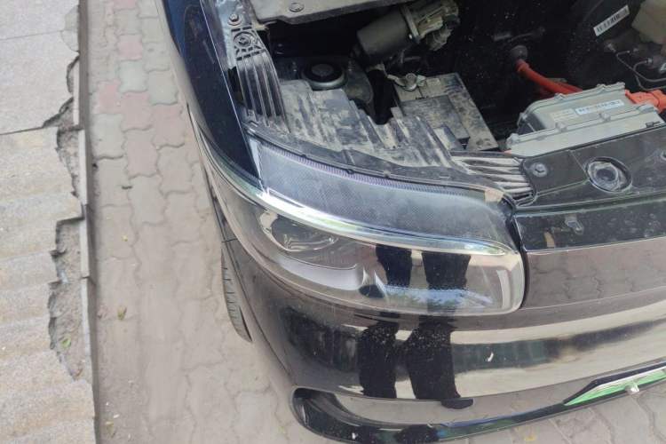 Used Wuling Zhiguang New Energy 2025 Model 305km Ambitious Edition Right Front Headlight