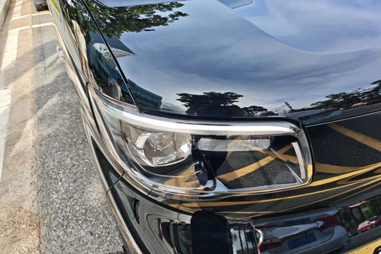 Used Wuling Zhiguang New Energy 2025 Model 305km Ambitious Edition Right Front Headlight