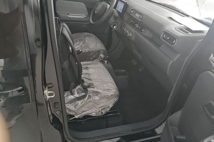 Used Wuling Zhiguang New Energy 2025 Model 305km Ambitious Edition Right Front Seat