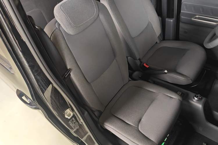 Used Wuling Zhiguang New Energy 2025 Comfort Model Right Front Seat
