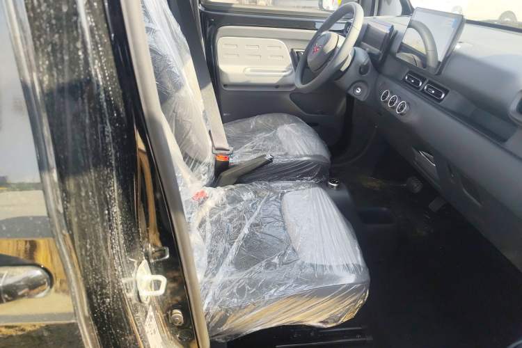 Used Wuling Zhiguang New Energy 2025 Model 305km Ambitious Edition Right Front Seat