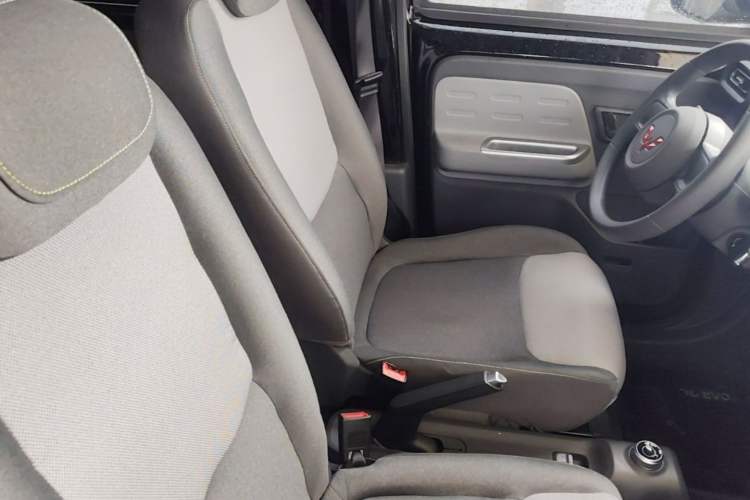 Used Wuling Zhiguang New Energy 2025 Model 305km Ambitious Edition Right Front Seat