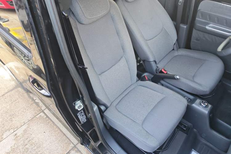 Used Wuling Zhiguang New Energy 2025 Comfort Model Right Front Seat