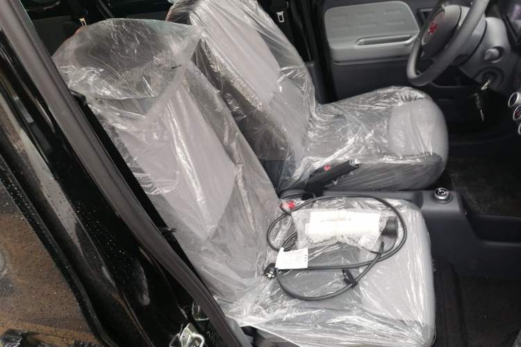 Used Wuling Zhiguang New Energy 2025 Model 305km Ambitious Edition Right Front Seat