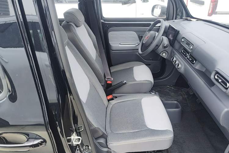 Used Wuling Zhiguang New Energy 2025 Model 305km Ambitious Edition Right Front Seat