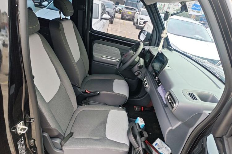 Used Wuling Zhiguang New Energy 2025 Model 305km Ambitious Edition Right Front Seat